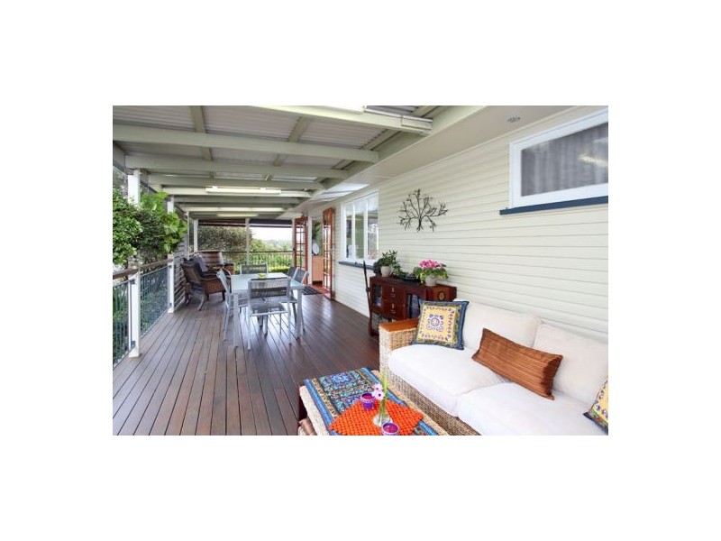 4 Stella Street, Holland Park QLD 4121