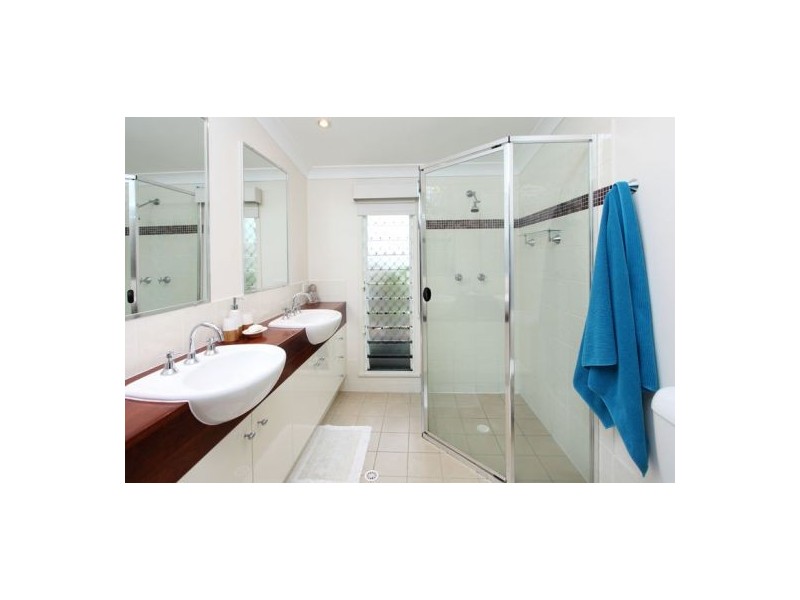 4 Stella Street, Holland Park QLD 4121