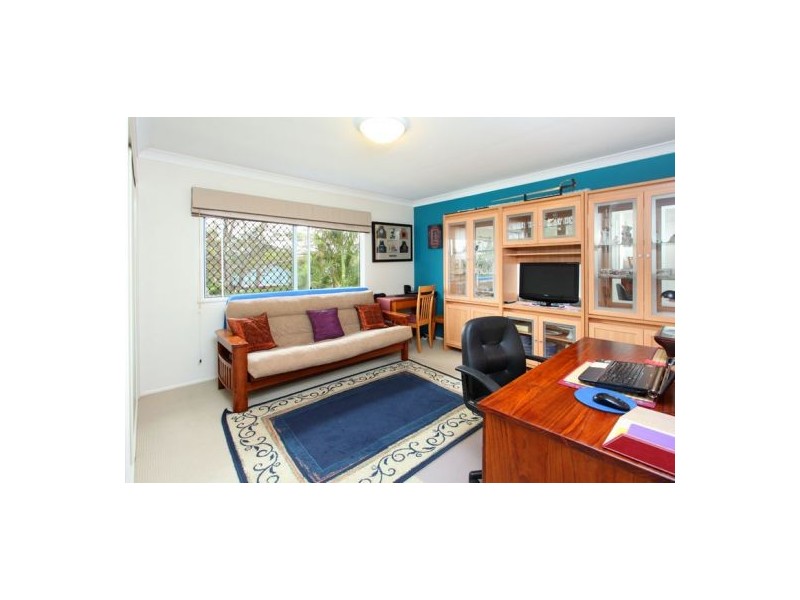 4 Stella Street, Holland Park QLD 4121