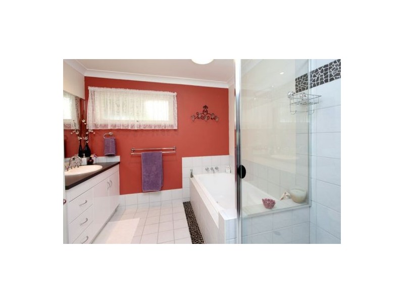 4 Stella Street, Holland Park QLD 4121