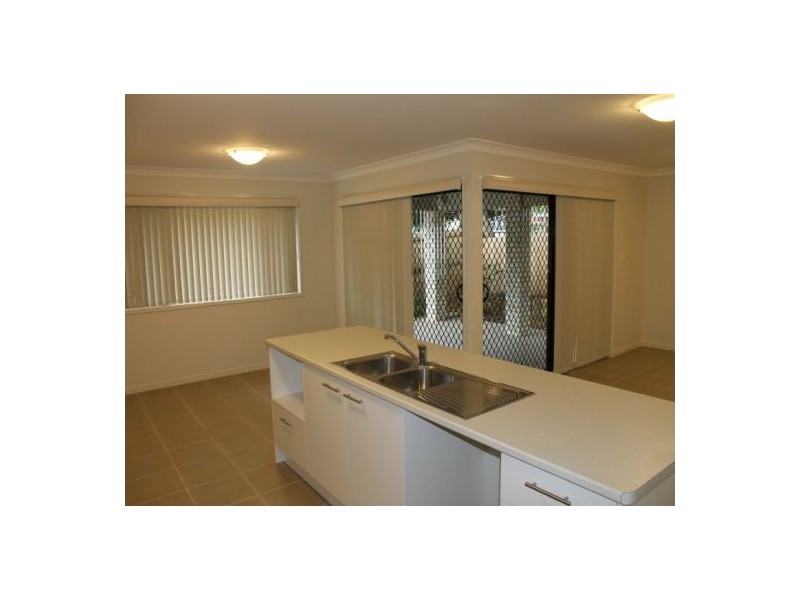 108 Cameron Pde, Wynnum QLD 4178