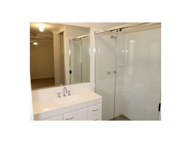 108 Cameron Pde, Wynnum QLD 4178