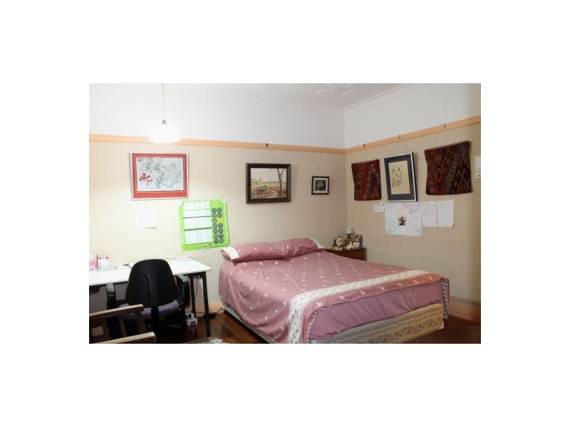 15 Crump Street, Holland Park West QLD 4121