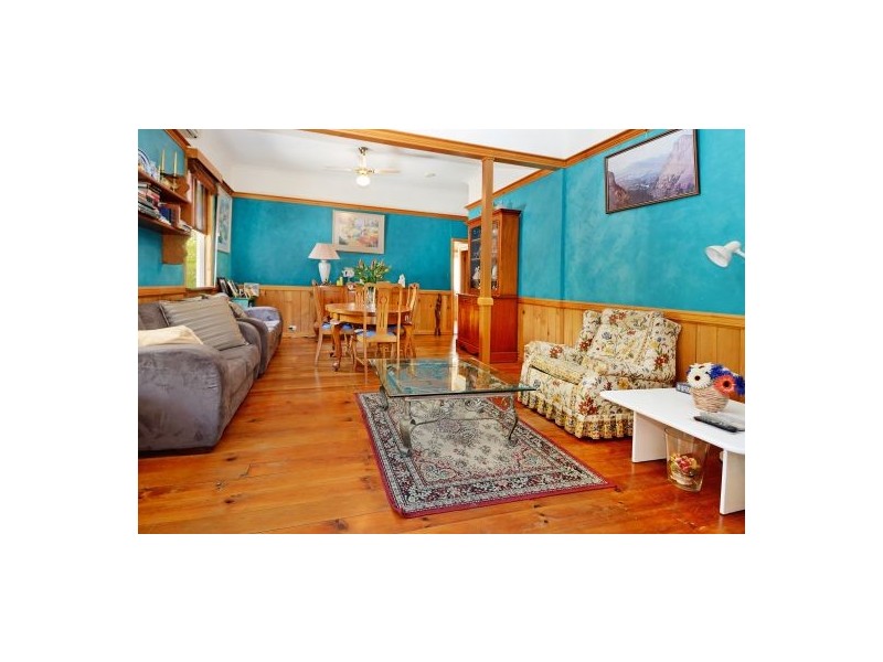 888 Logan Road, Holland Park QLD 4121