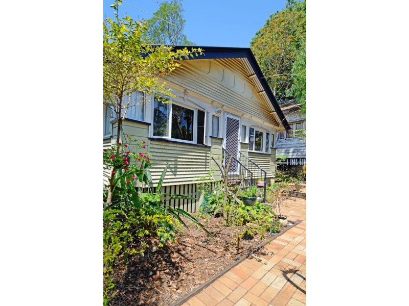 888 Logan Road, Holland Park QLD 4121