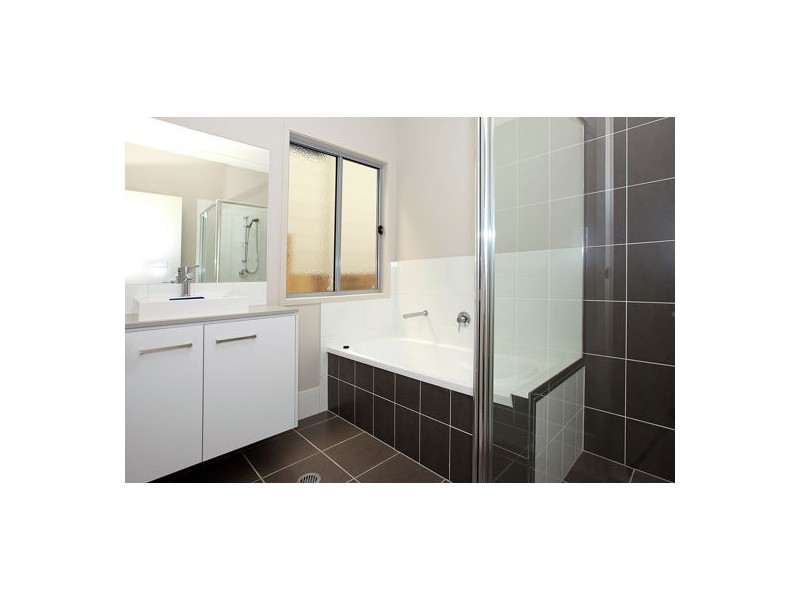 157 Macrossan Ave, Norman Park QLD 4170