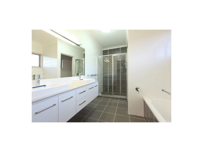 157 Macrossan Ave, Norman Park QLD 4170