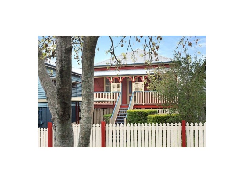 18 Macrossan Avenue, Norman Park QLD 4170