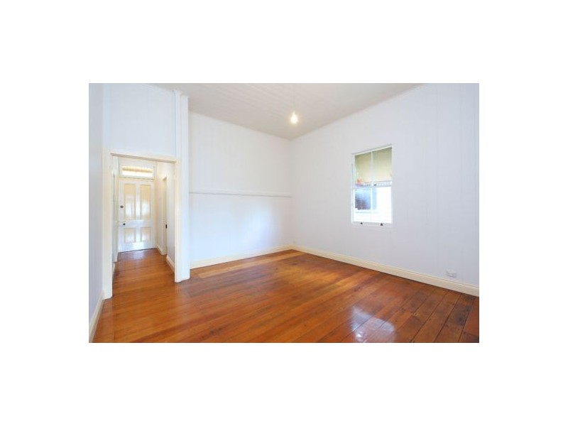 18 Macrossan Avenue, Norman Park QLD 4170