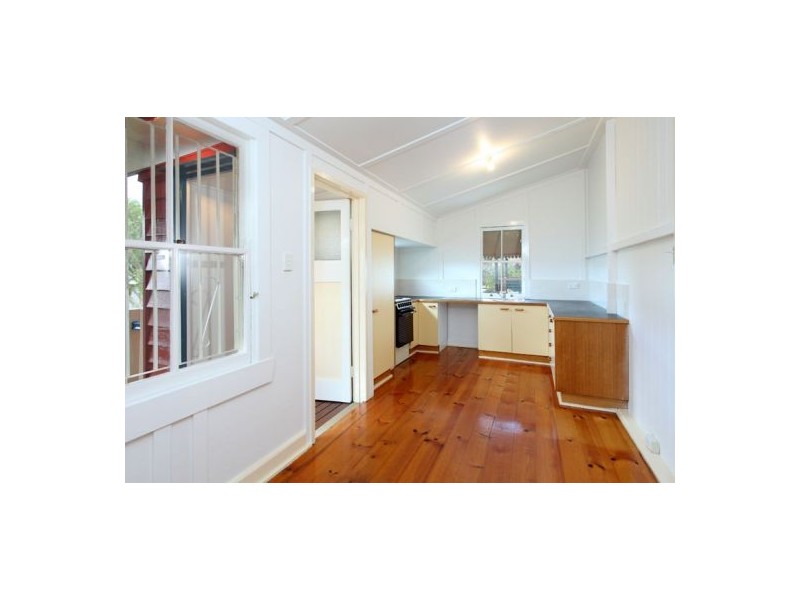 18 Macrossan Avenue, Norman Park QLD 4170