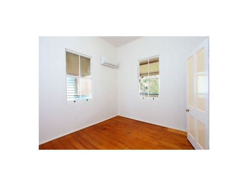 18 Macrossan Avenue, Norman Park QLD 4170