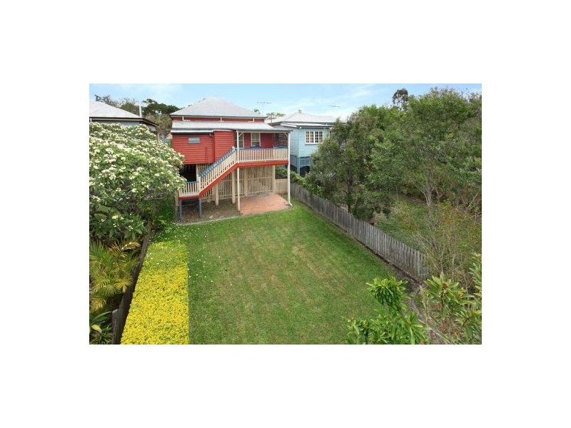 18 Macrossan Avenue, Norman Park QLD 4170