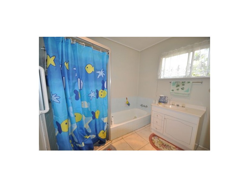 51 Pareena Cres, Mansfield QLD 4122