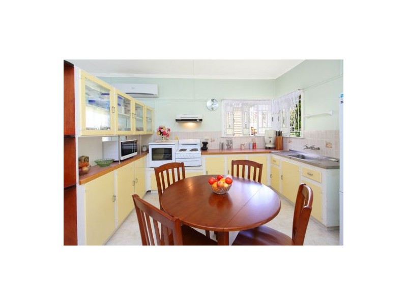 61 Broadwater Rd, Mount Gravatt East QLD 4122