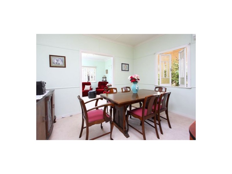 61 Broadwater Rd, Mount Gravatt East QLD 4122