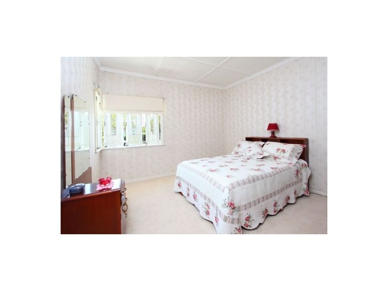 61 Broadwater Rd, Mount Gravatt East QLD 4122