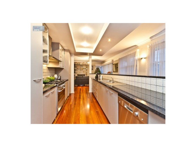 68 Wylie Ave, Coorparoo QLD 4151