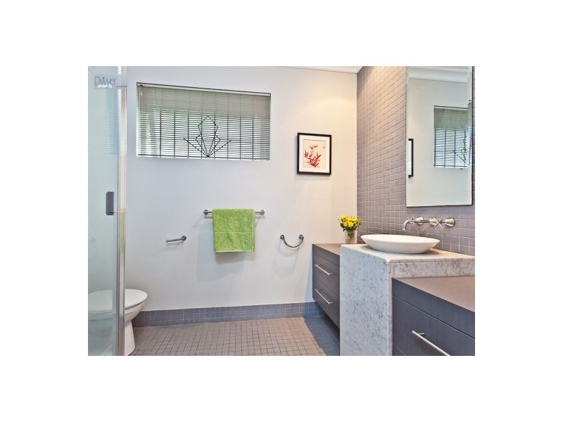 68 Wylie Ave, Coorparoo QLD 4151