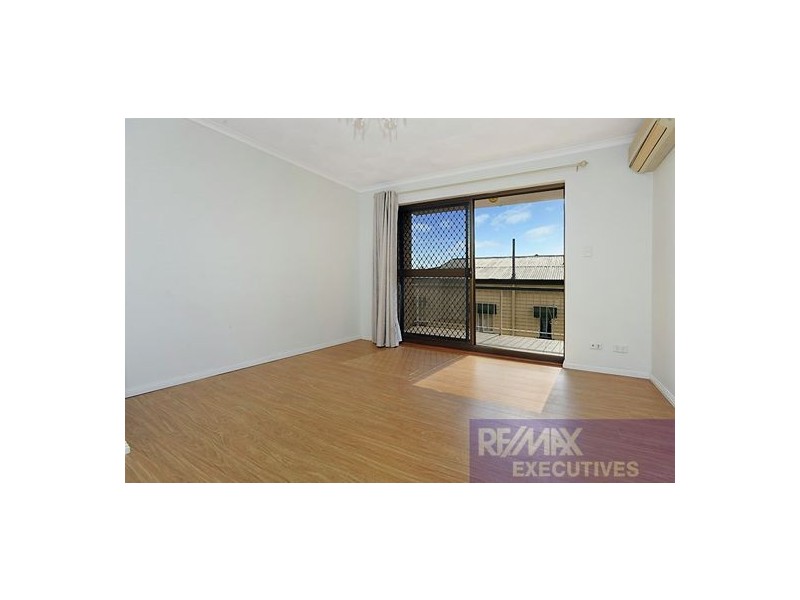 1/8 Baragoola Street, Coorparoo QLD 4151
