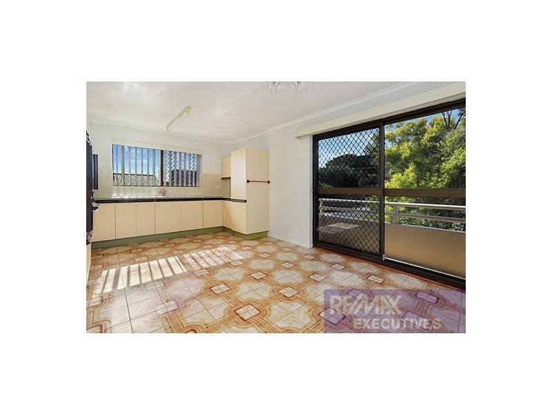 1/8 Baragoola Street, Coorparoo QLD 4151