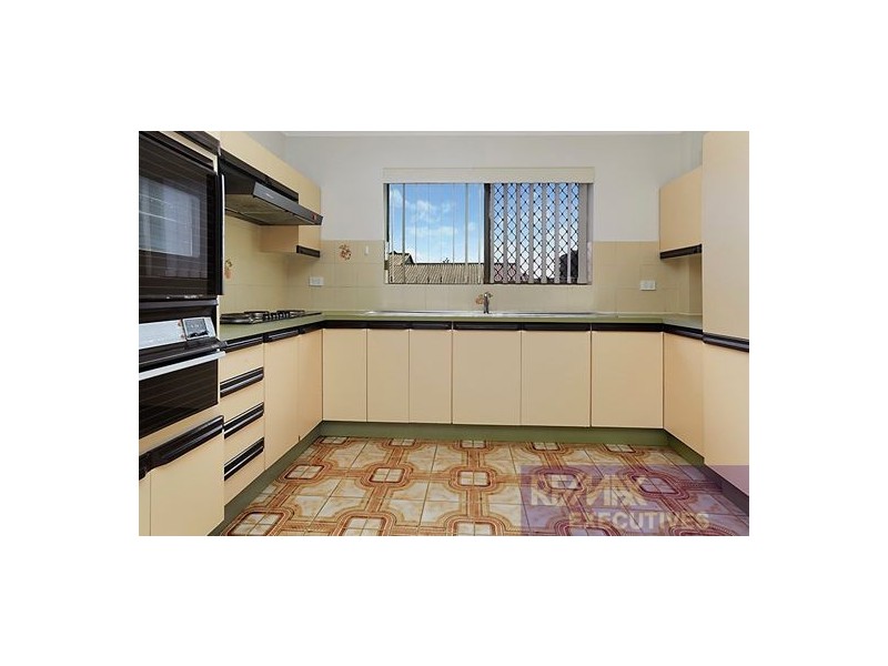 1/8 Baragoola Street, Coorparoo QLD 4151