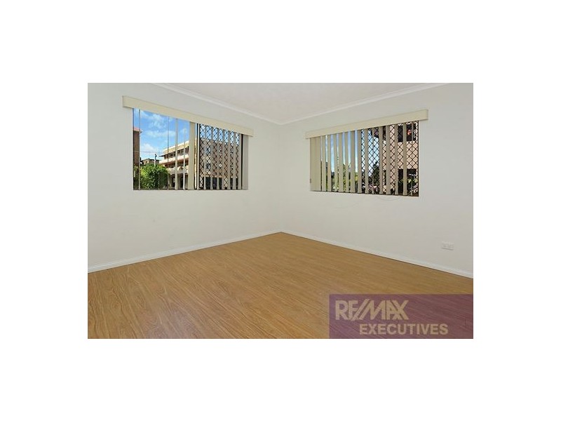 1/8 Baragoola Street, Coorparoo QLD 4151