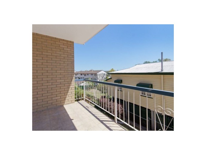 1/8 Baragoola Street, Coorparoo QLD 4151