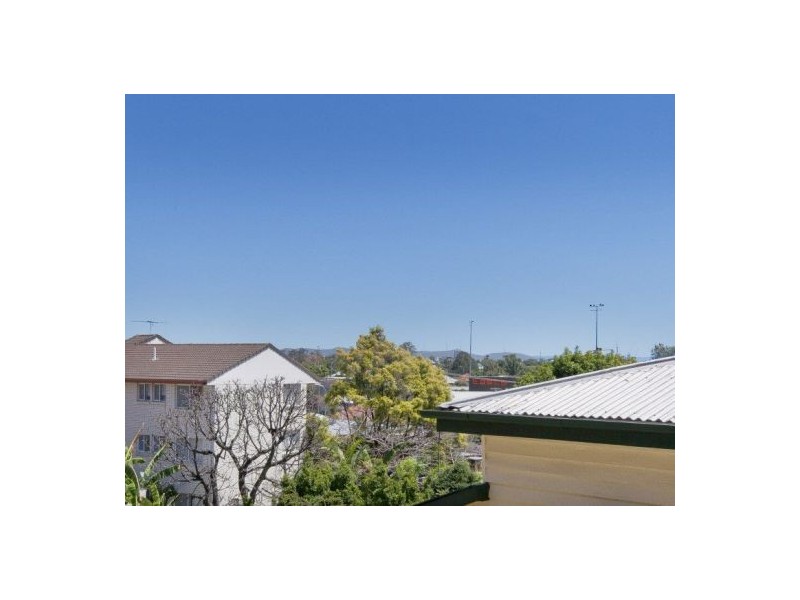 1/8 Baragoola Street, Coorparoo QLD 4151