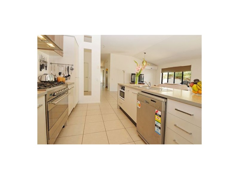 12 Reynolds St, Carindale QLD 4152