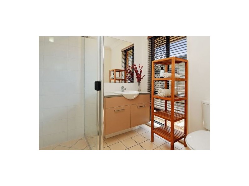 12 Reynolds St, Carindale QLD 4152