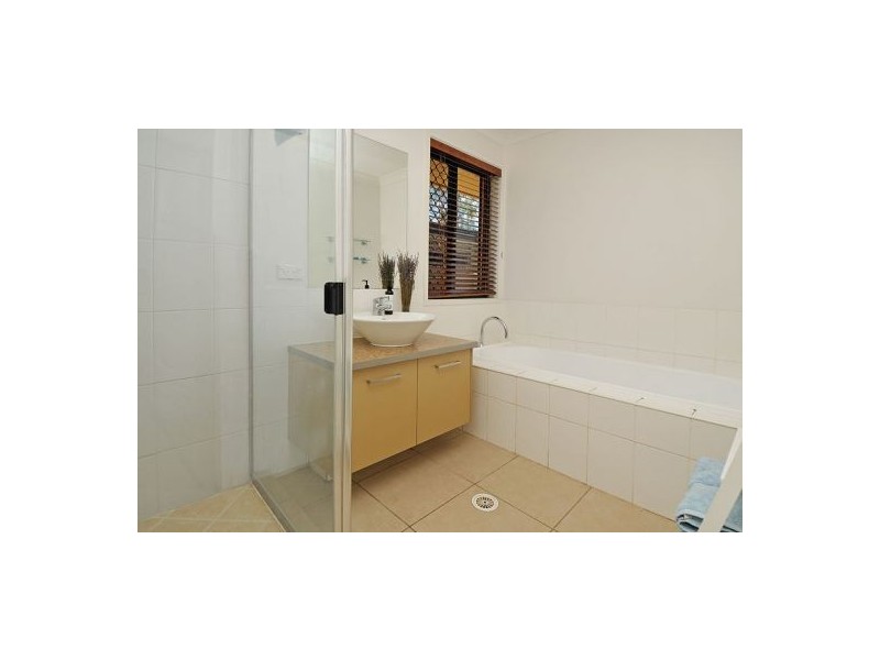 12 Reynolds St, Carindale QLD 4152