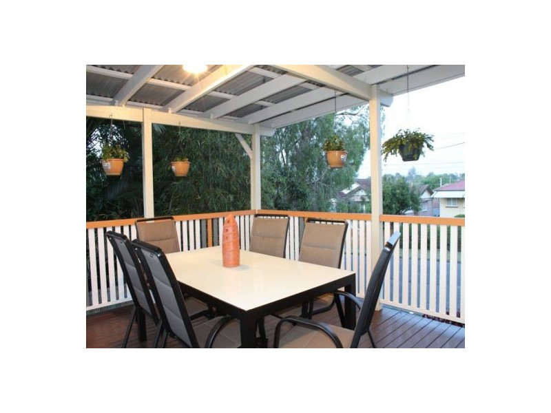 15 Crump Street, Holland Park West QLD 4121