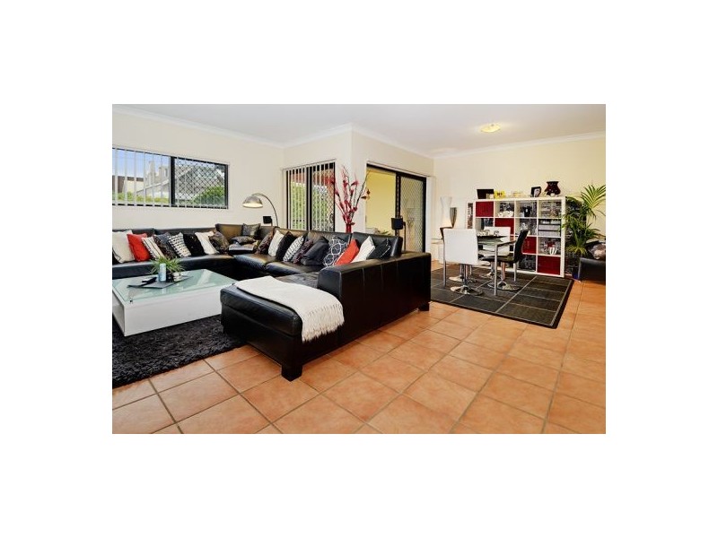 Unit 5 Cnr Rialto St & Old Cleveland Rd, Coorparoo QLD 4151