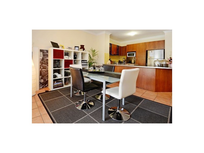 Unit 5 Cnr Rialto St & Old Cleveland Rd, Coorparoo QLD 4151