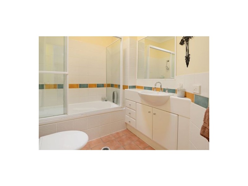 Unit 5 Cnr Rialto St & Old Cleveland Rd, Coorparoo QLD 4151