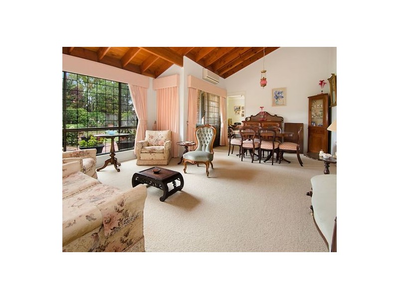 12 Codford Pl, Chapel Hill QLD 4069