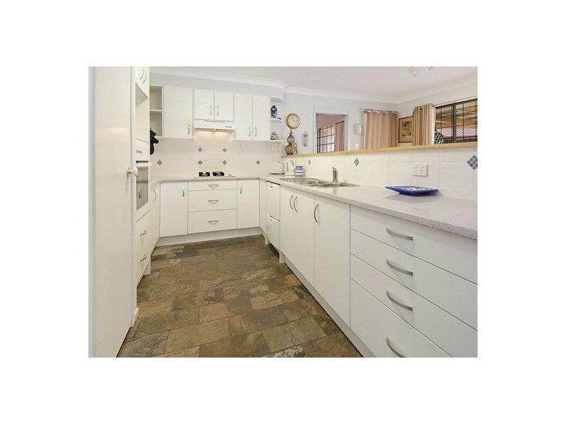 12 Codford Pl, Chapel Hill QLD 4069