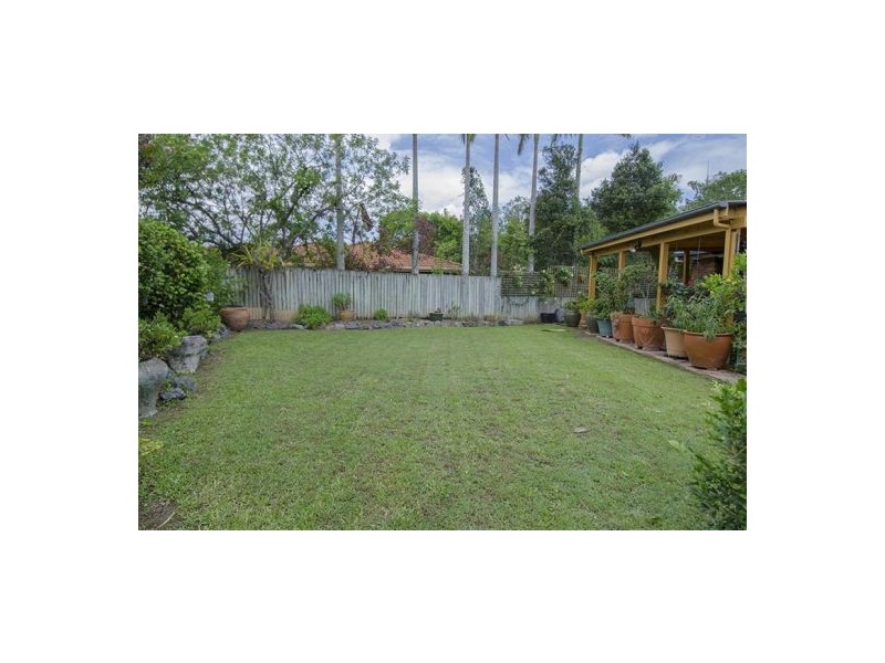 12 Codford Pl, Chapel Hill QLD 4069