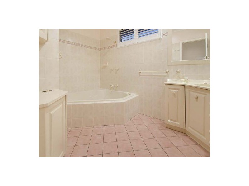 36 Kneale Street, Holland Park West QLD 4121