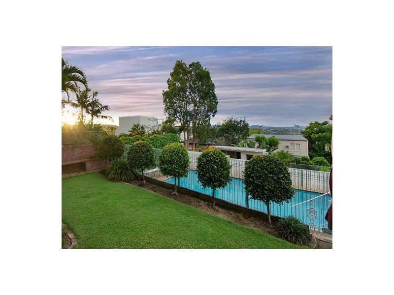 36 Kneale Street, Holland Park West QLD 4121