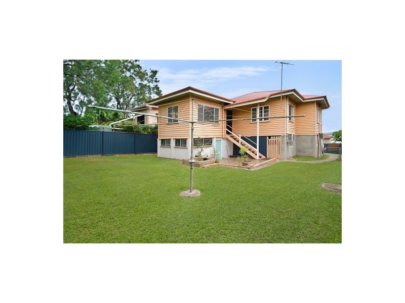 4 Fincastle Street, Moorooka QLD 4105
