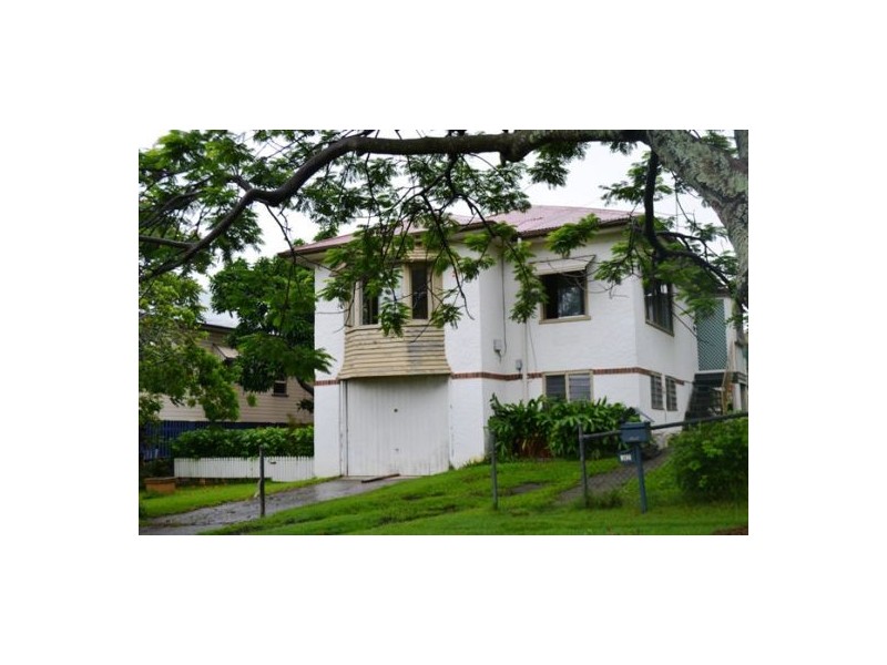 32 Forsyth St, Fairfield QLD 4103