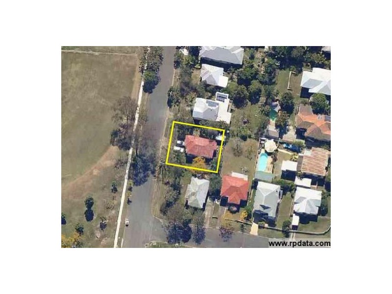 32 Forsyth St, Fairfield QLD 4103