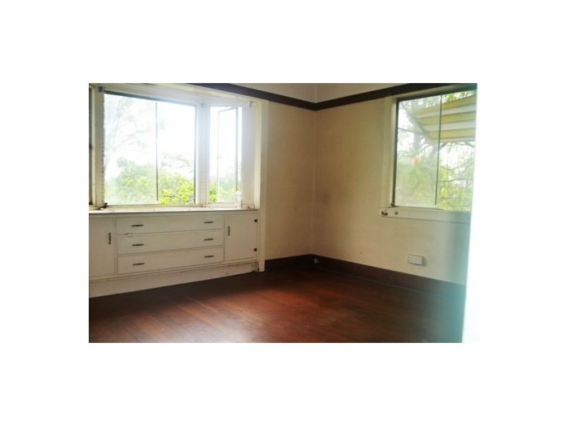 32 Forsyth St, Fairfield QLD 4103