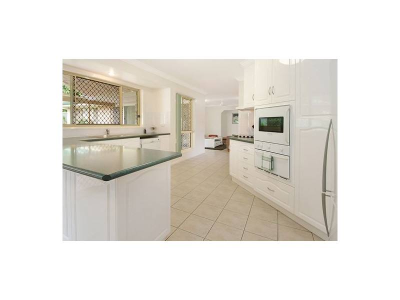 93 Hummingbird Crs, Wishart QLD 4122