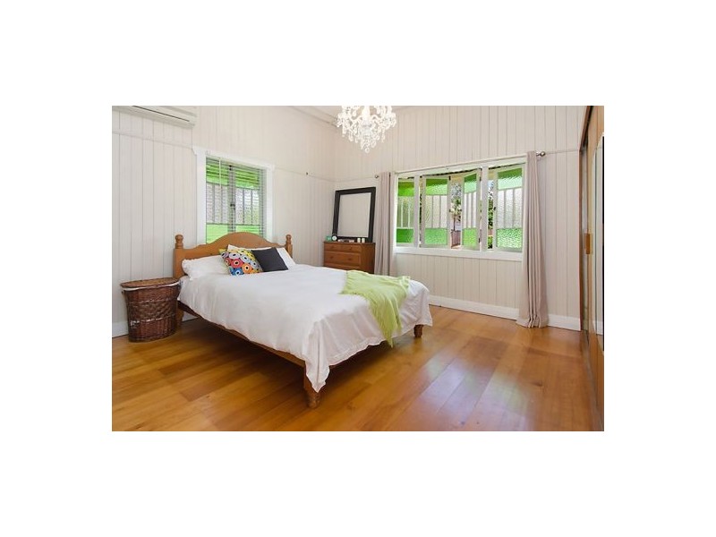 31 Yuletide St, Holland Park West QLD 4121