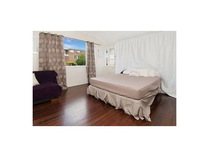 31 Yuletide St, Holland Park West QLD 4121