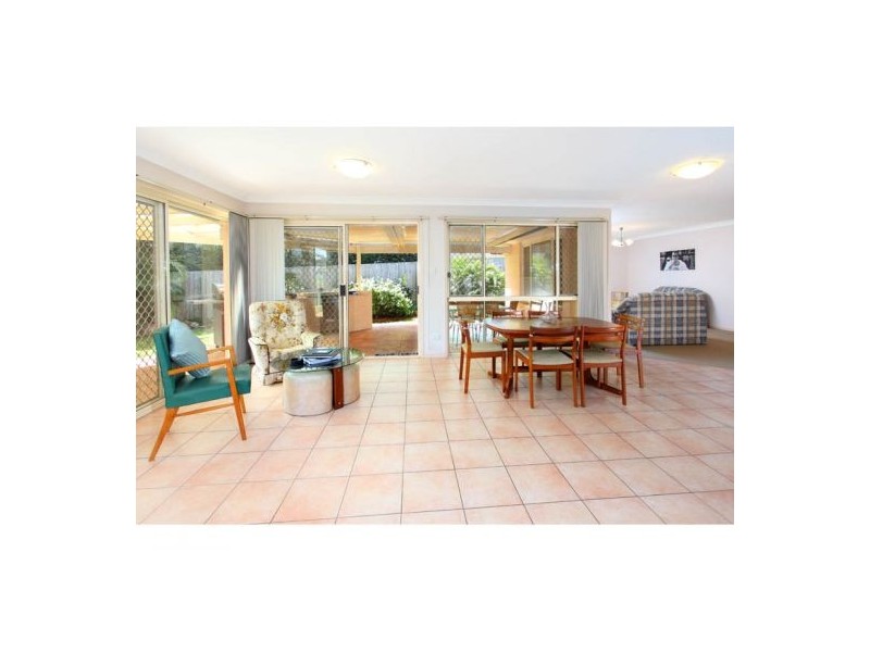 4 Kensington Close, Carindale QLD 4152