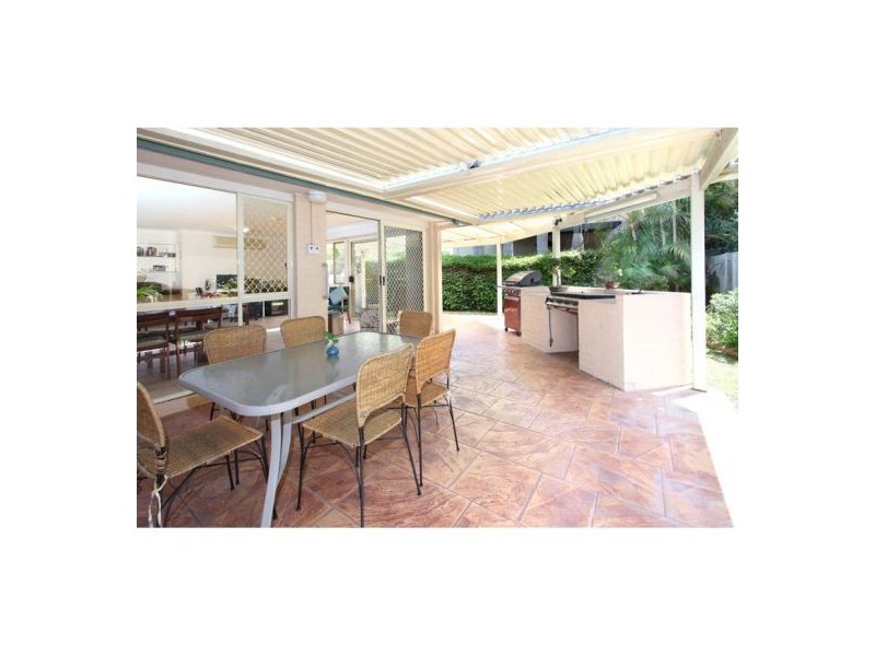 4 Kensington Close, Carindale QLD 4152