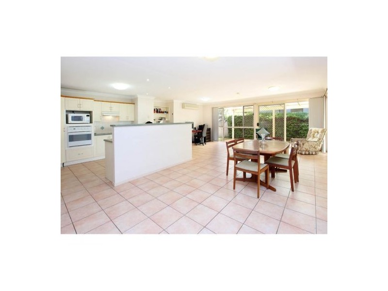 4 Kensington Close, Carindale QLD 4152